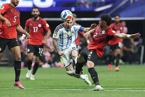   ملحمة تاريخية لم تكتمل.. ريمونتادا في 14 دقيقة تطيح بمنتخب مصر من كأس العالم 